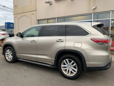 More photos of 2015 Toyota Highlander LE at Star Auto Sales, CT