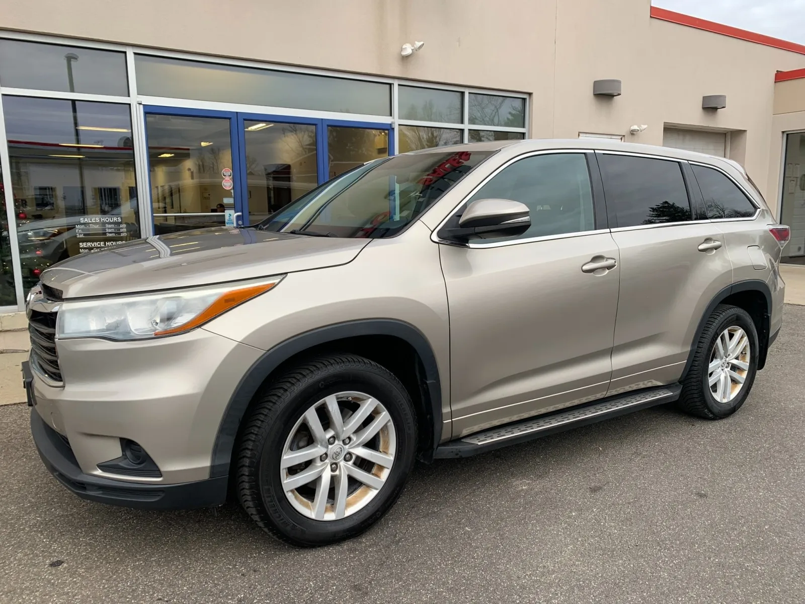 Silver 2015 Toyota Highlander LE for sale in Meriden, CT