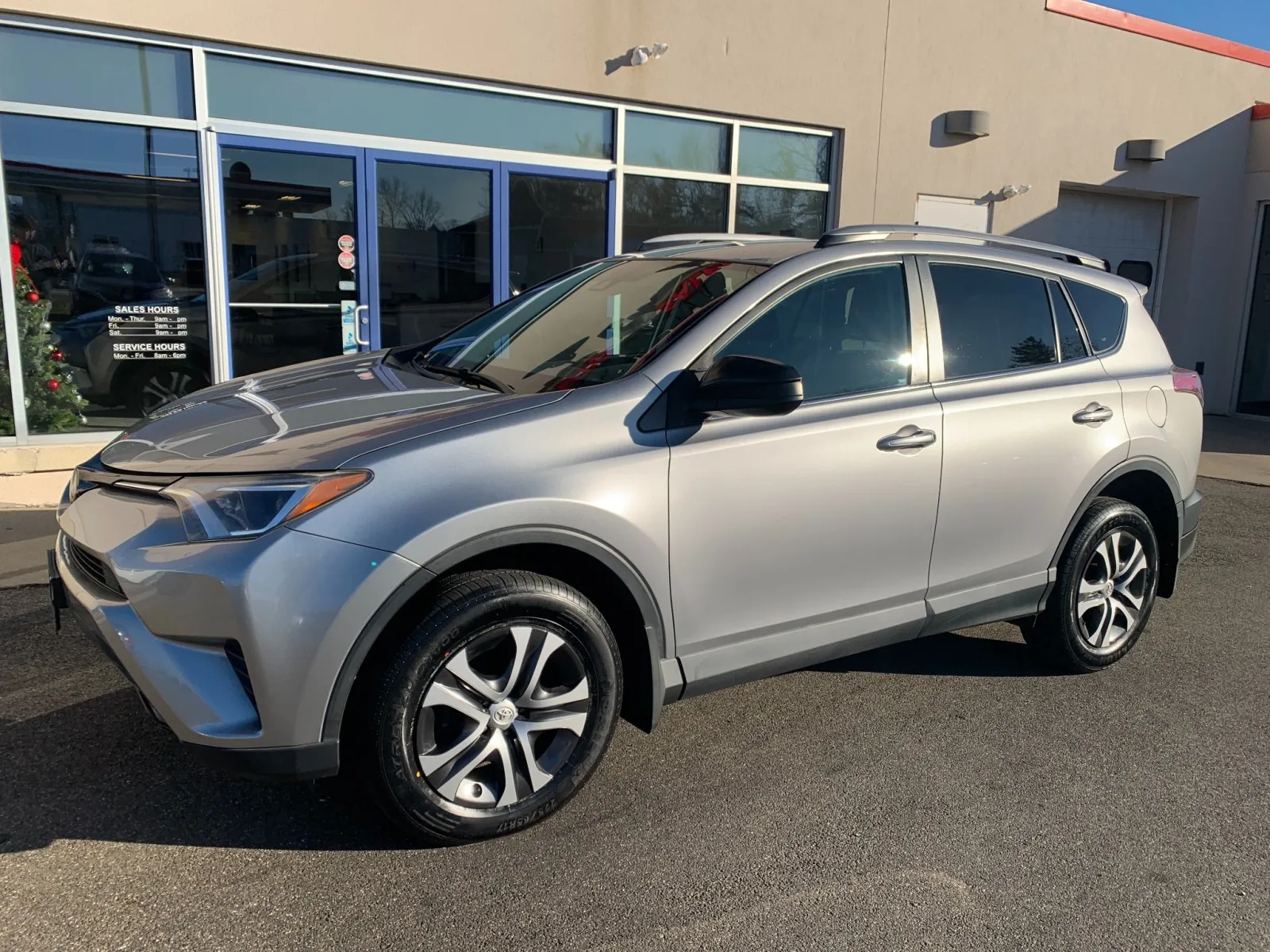 2017 Toyota RAV4 LE's photo