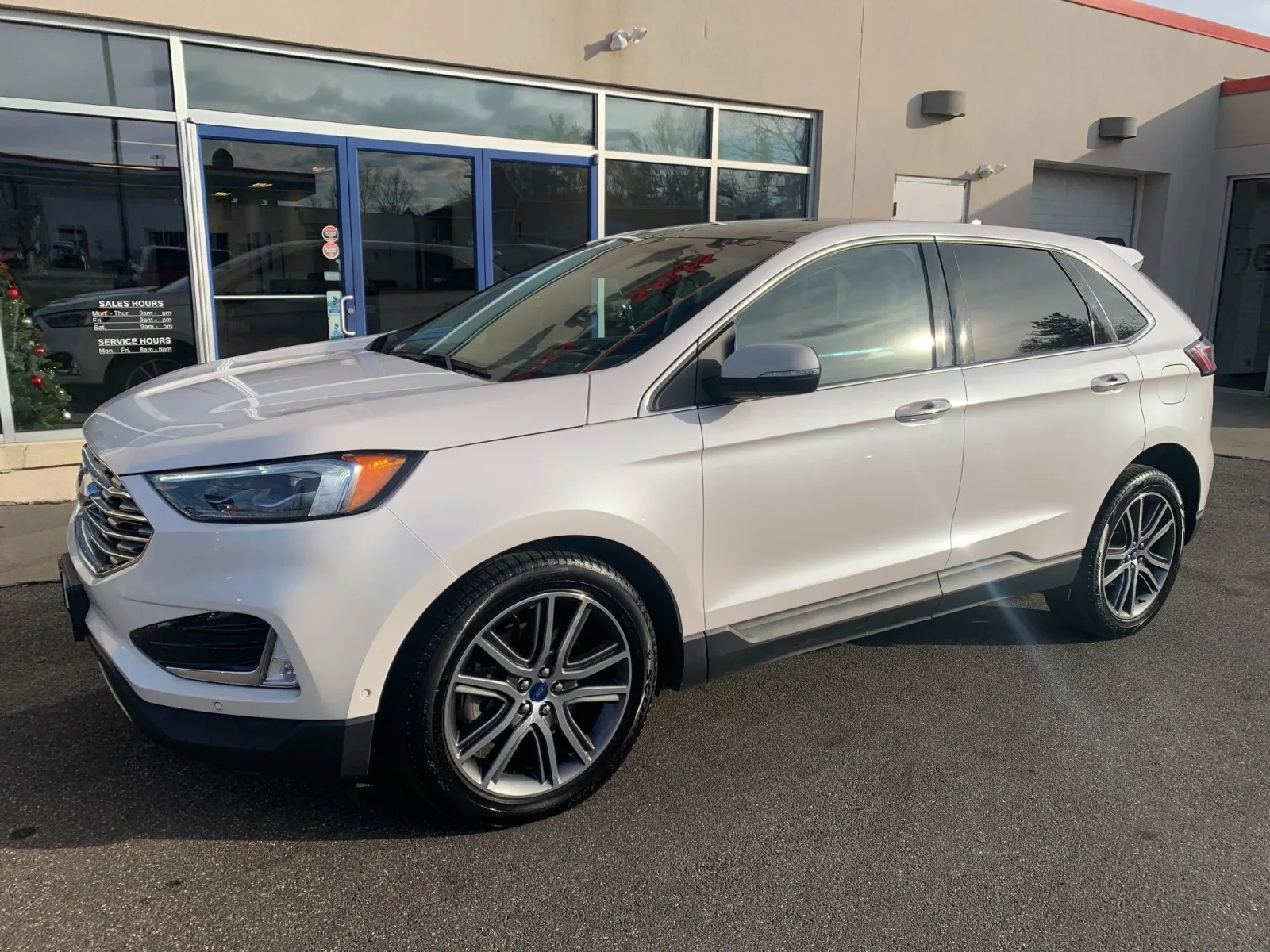 2019 Ford Edge Titanium's photo