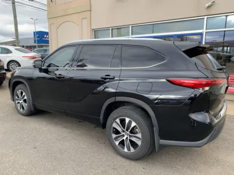 More photos of 2021 Toyota Highlander XLE at Star Auto Sales, CT