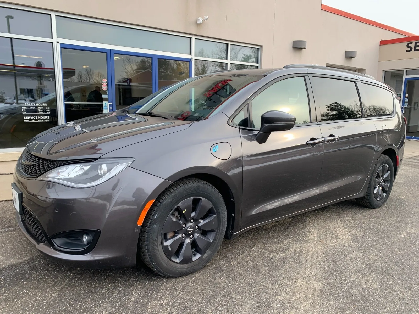2020 Chrysler Pacifica Hybrid Limited's photo
