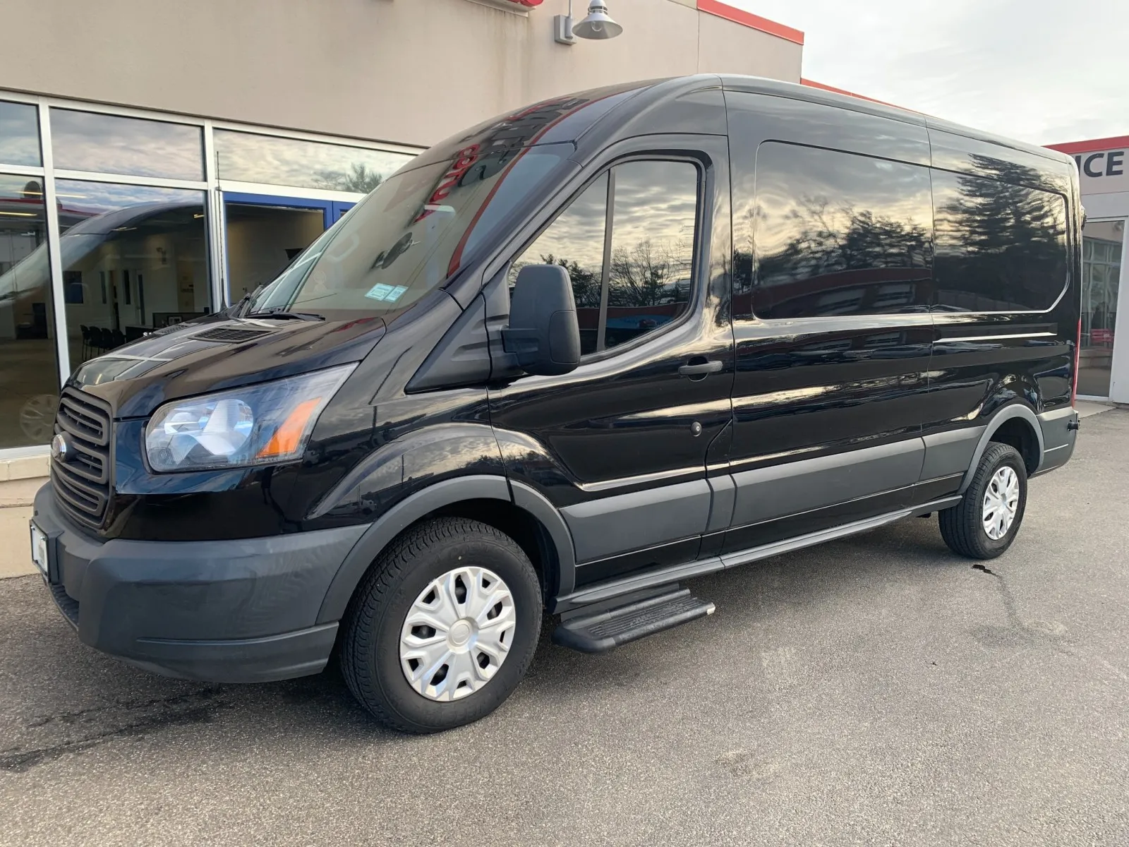 2017 Ford Transit Base's photo