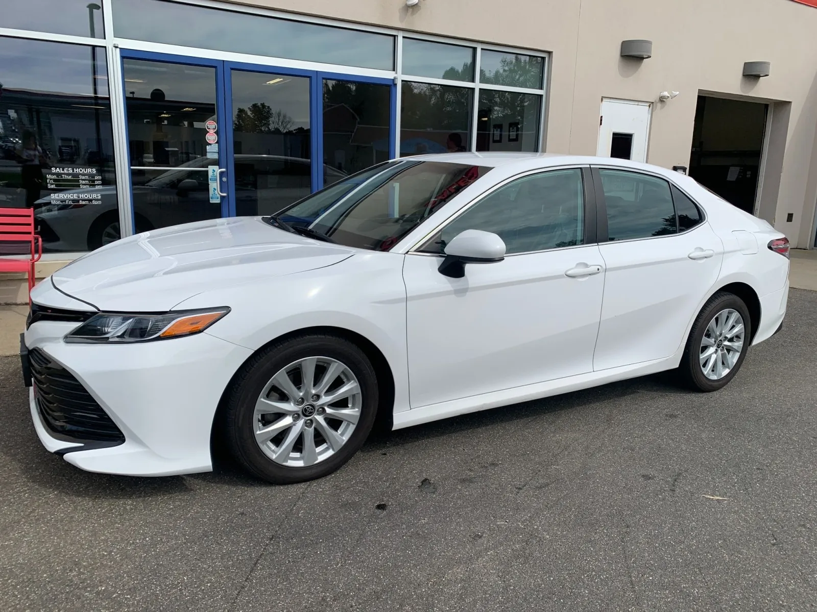 White 2020 Toyota Camry LE for sale in Meriden, CT