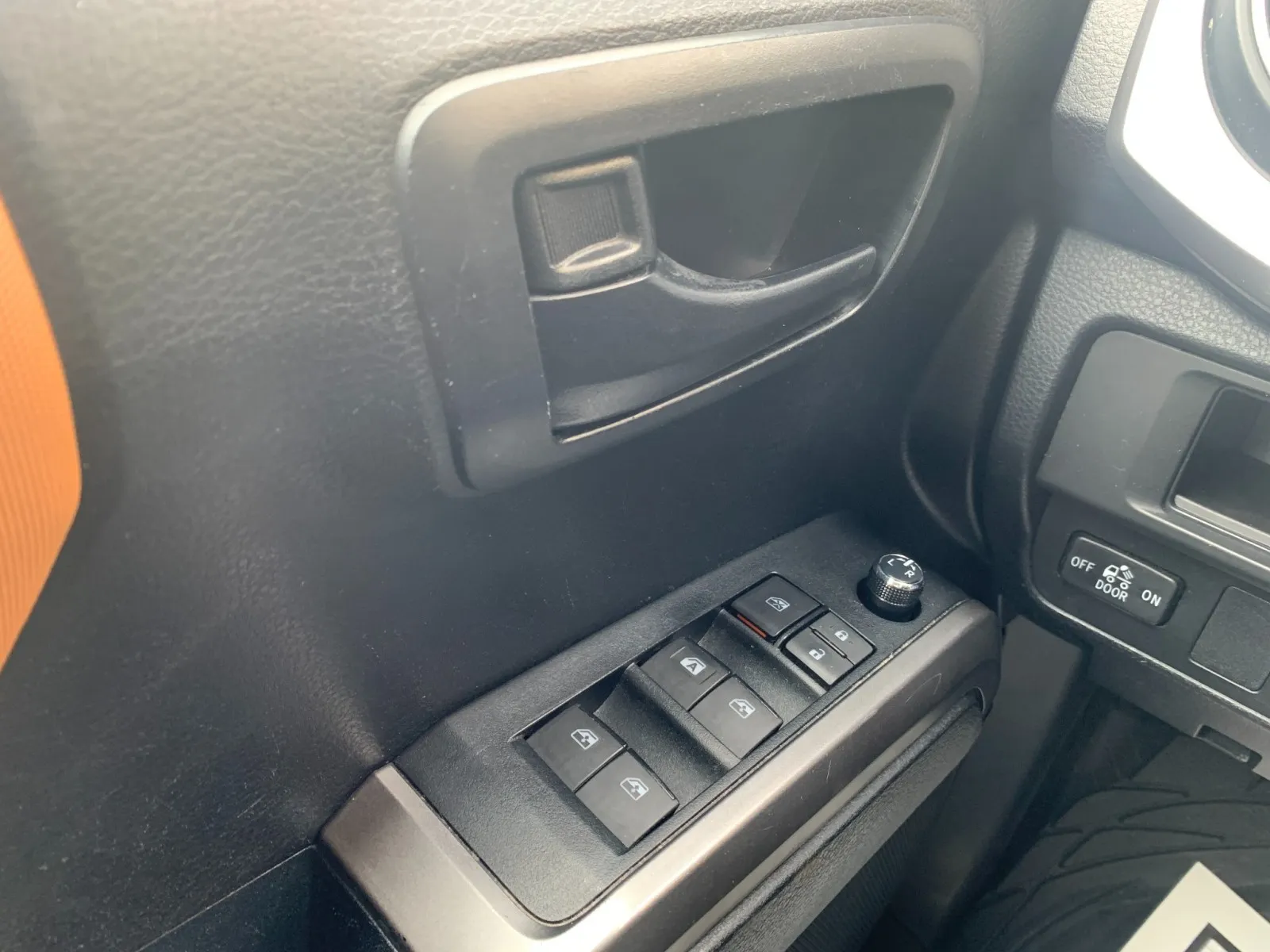 2017 Toyota Tacoma SR5 - Photo 13