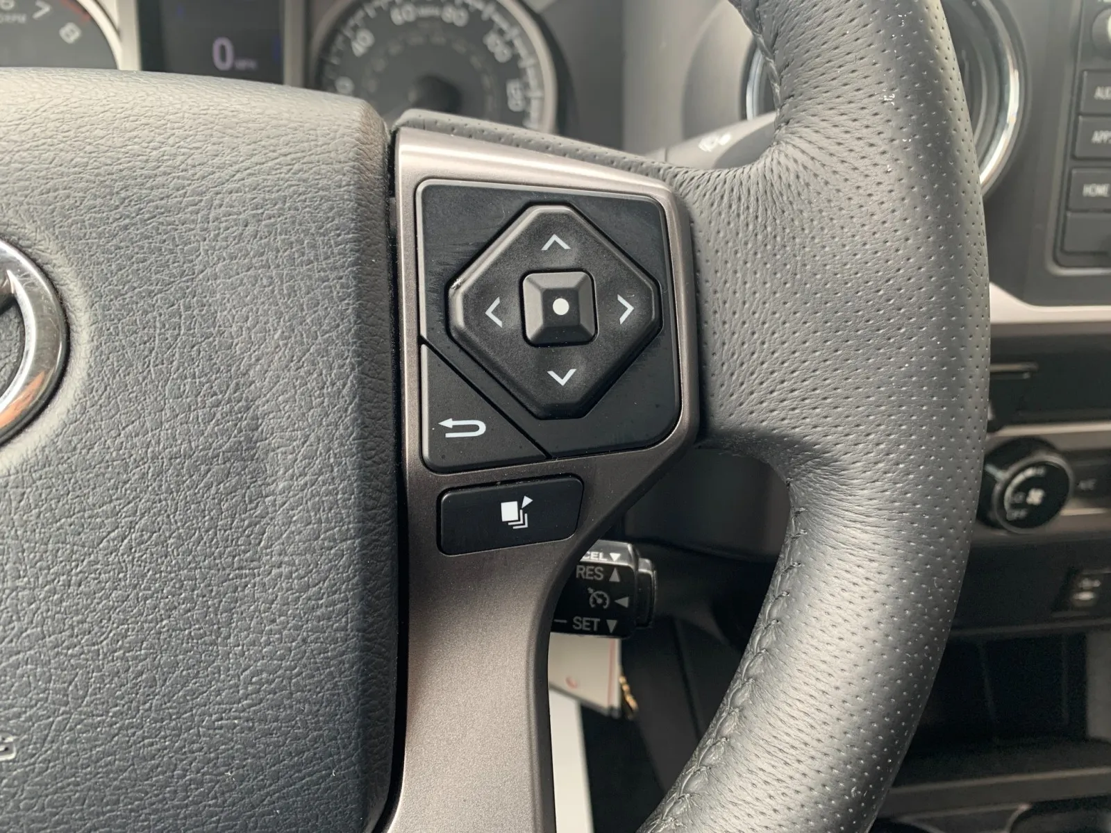 2017 Toyota Tacoma SR5 - Photo 17