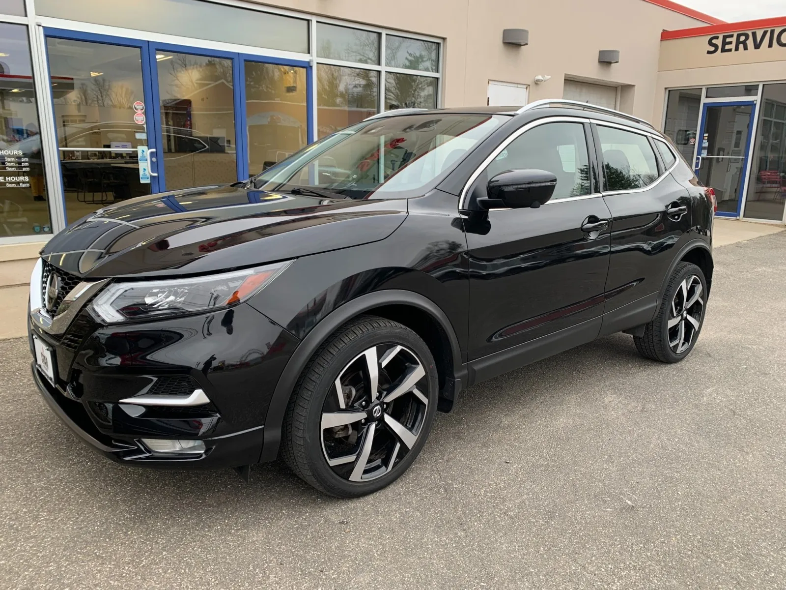 Black 2020 Nissan Rogue Sport SL for sale in Meriden, CT