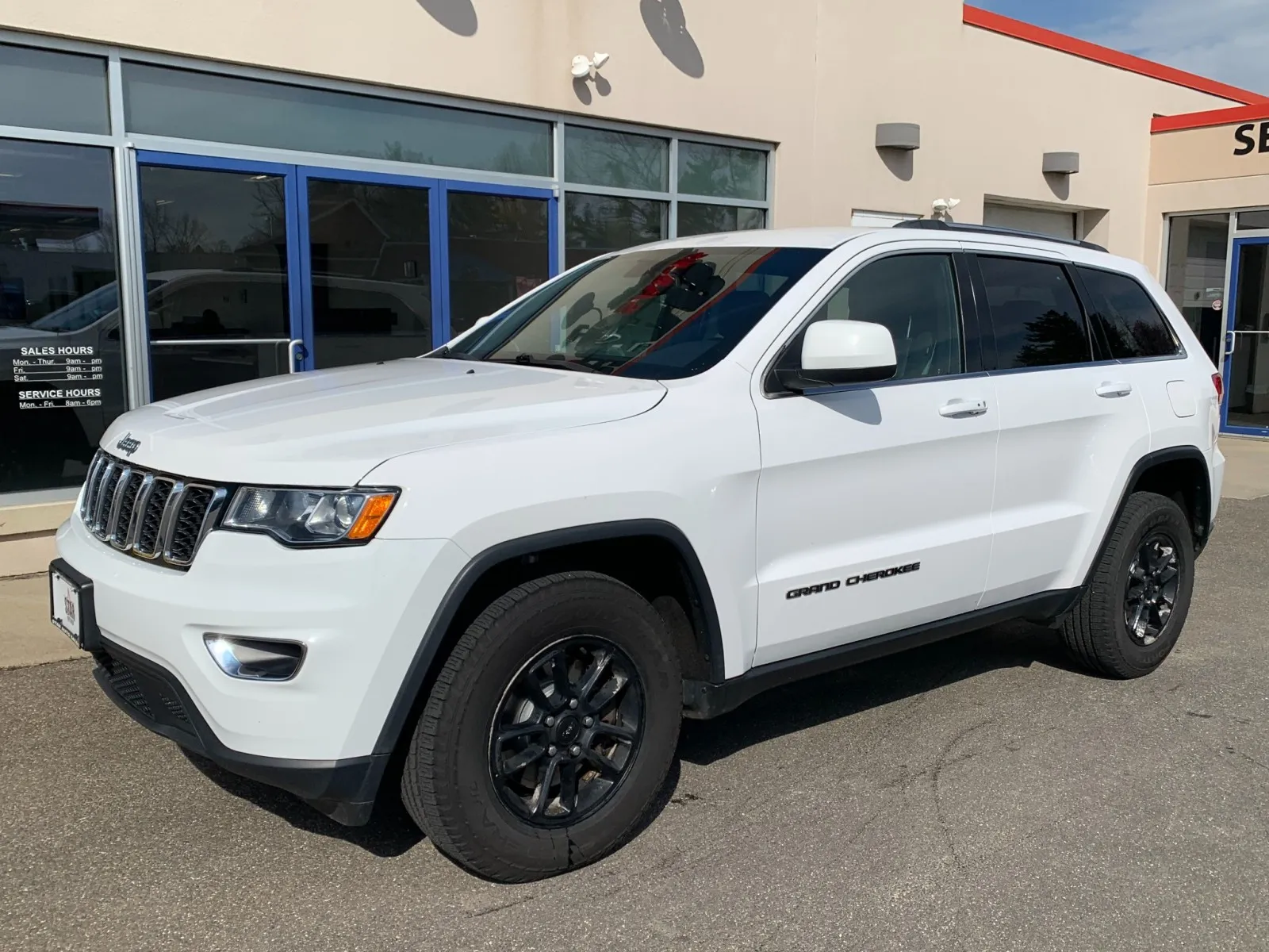 White 2019 Jeep Grand Cherokee Laredo E for sale in Meriden, CT