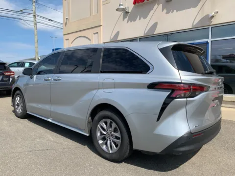 More photos of 2022 Toyota Sienna XLE at Star Auto Sales, CT