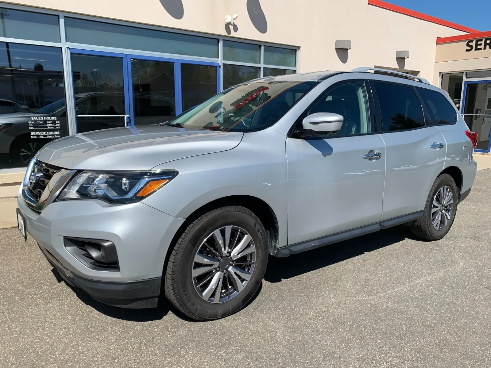 Silver 2020 Nissan Pathfinder SL for sale in Meriden, CT
