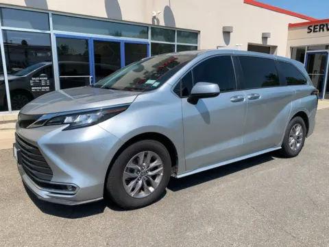 Silver 2022 Toyota Sienna XLE for sale in Meriden, CT