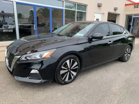 Black 2022 Nissan Altima 2.5 SV for sale in Meriden, CT
