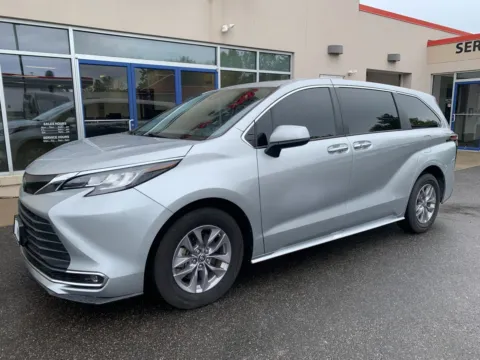 Silver 2022 Toyota Sienna XLE for sale in Meriden, CT