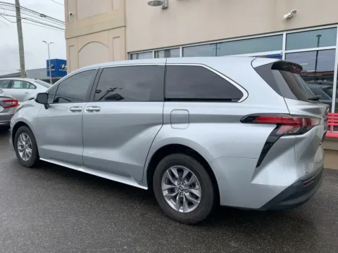 More photos of 2022 Toyota Sienna XLE at Star Auto Sales, CT