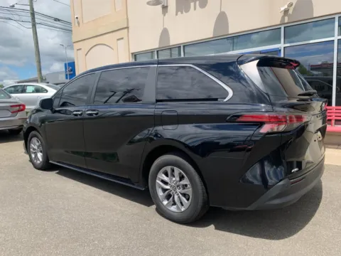 More photos of 2022 Toyota Sienna XLE at Star Auto Sales, CT
