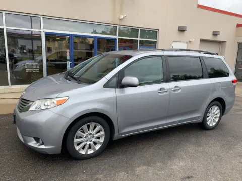 US Toyota Sienna limited 純正グリル 訳あり US Toyota Sienna limited 純正グリル 訳あり - メルカリ