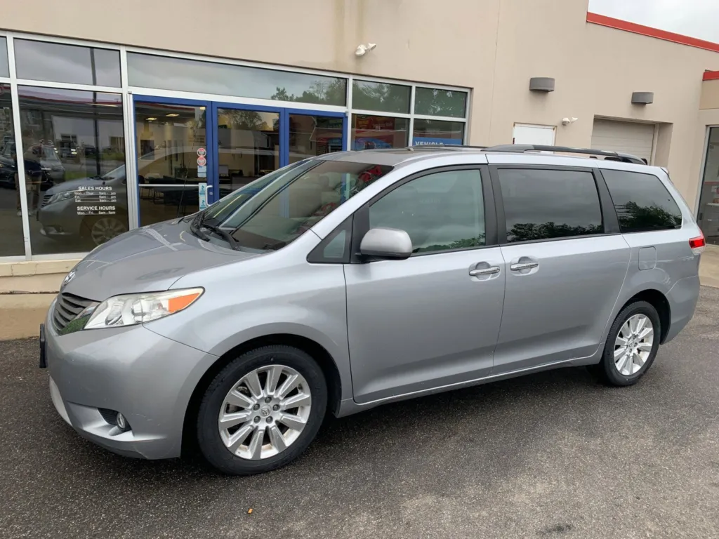 US Toyota Sienna limited 純正グリル 訳あり US Toyota Sienna limited 純正グリル 訳あり US Toyota Sienna