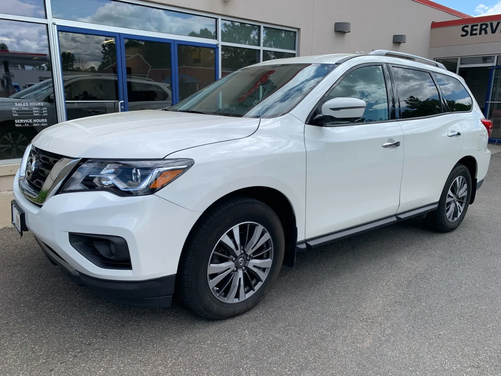2018 Nissan Pathfinder SL 4WD's photo