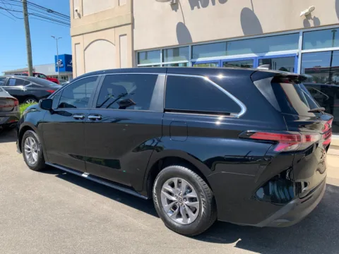 More photos of 2022 Toyota Sienna XLE at Star Auto Sales, CT