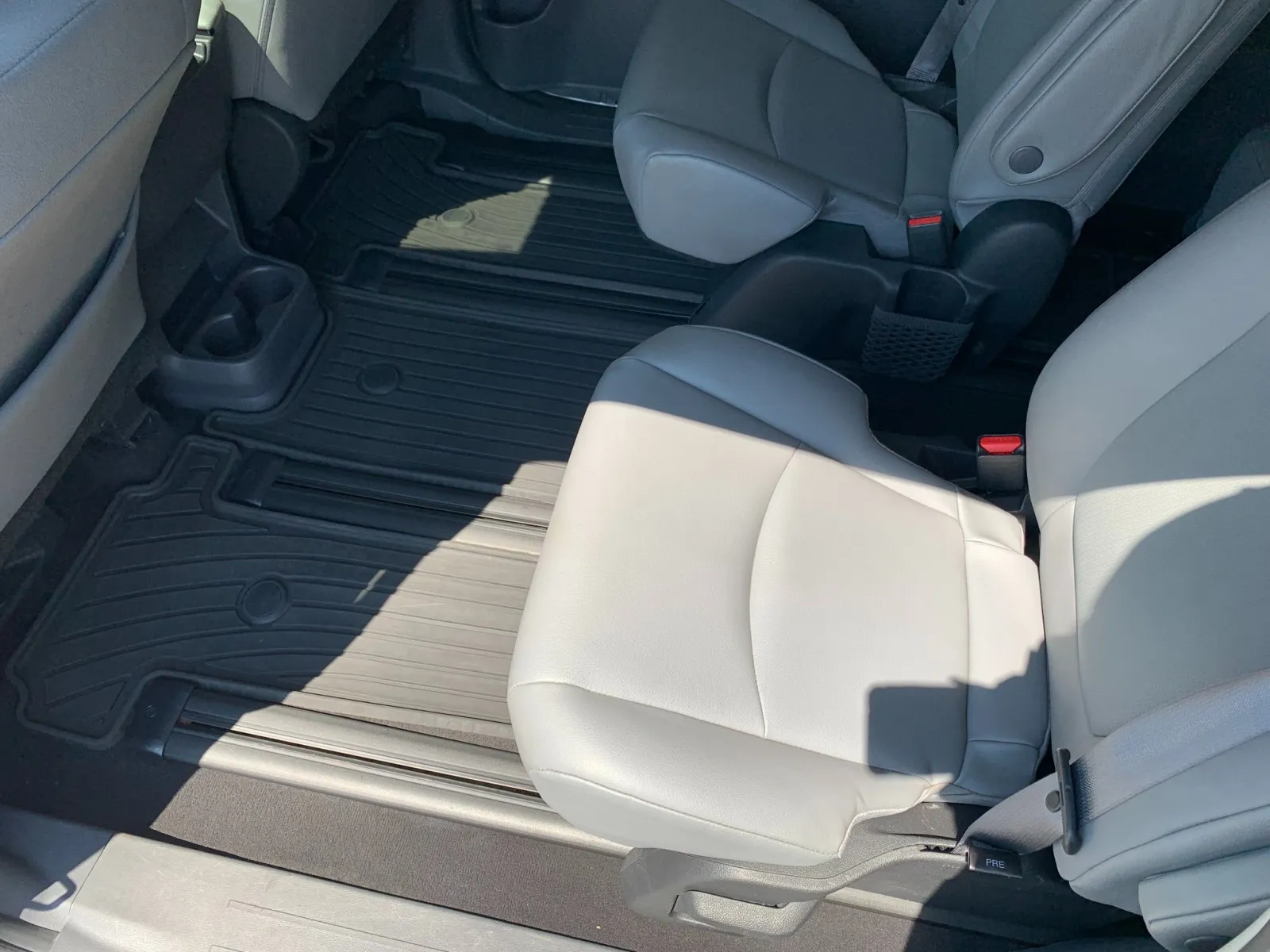 2022 Toyota Sienna XLE - Photo 28