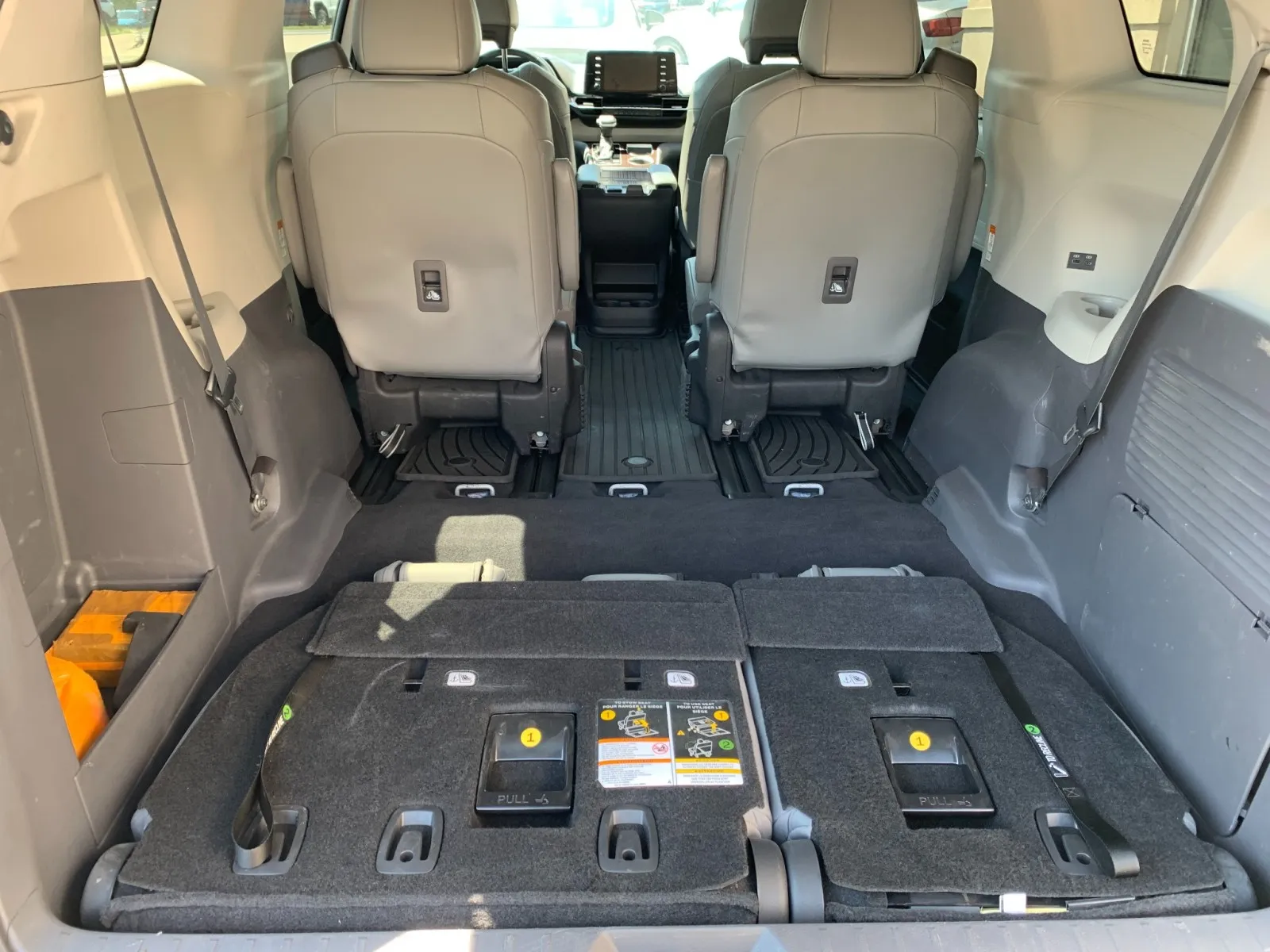 2022 Toyota Sienna XLE - Photo 10