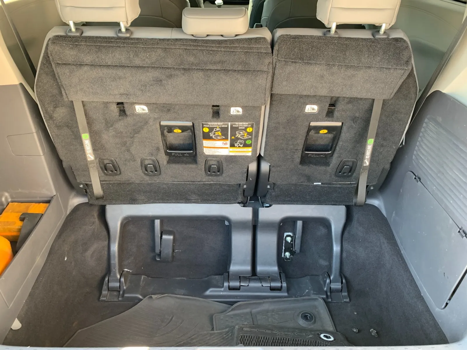 2022 Toyota Sienna XLE - Photo 9