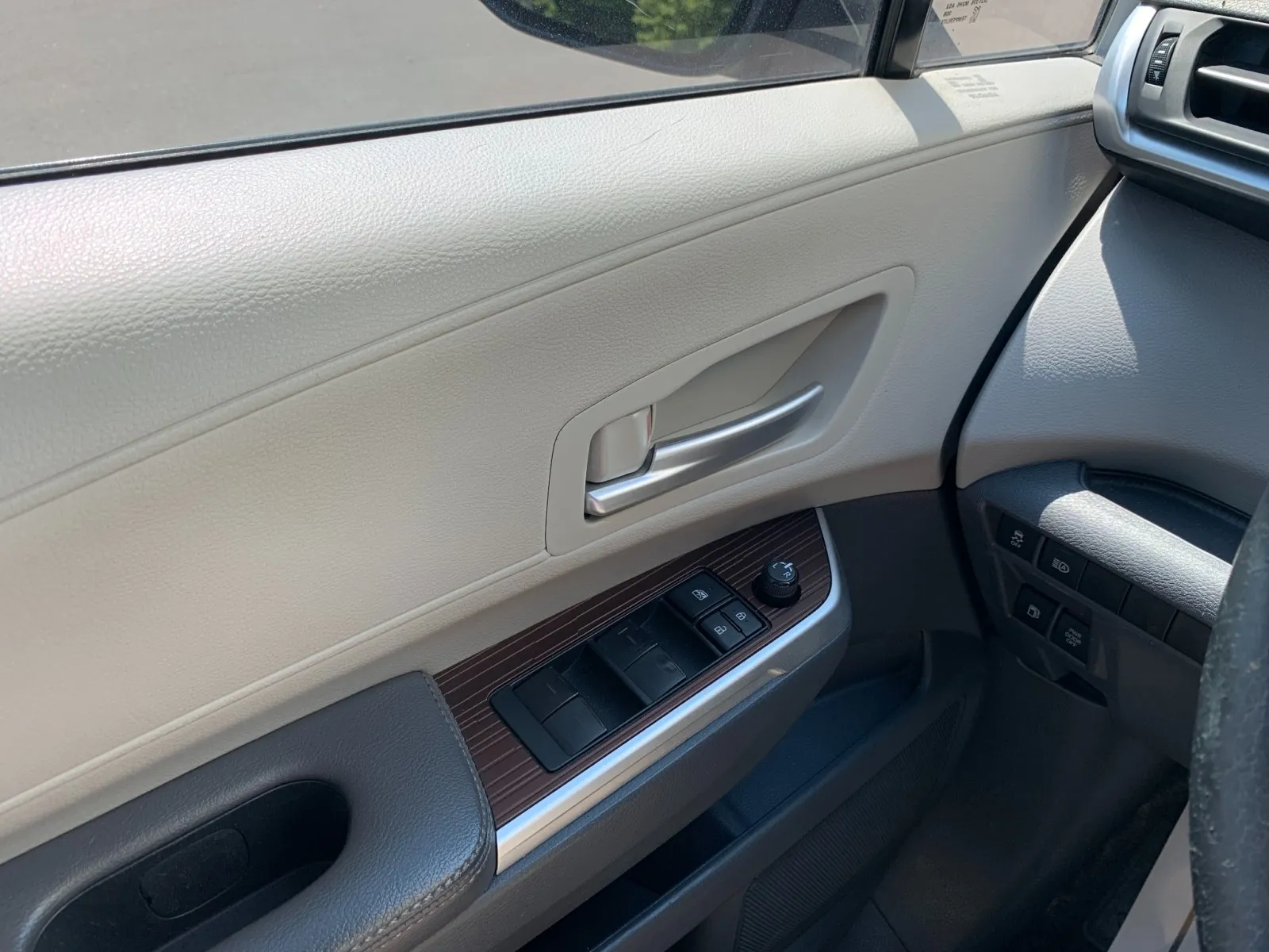 2022 Toyota Sienna XLE - Photo 14