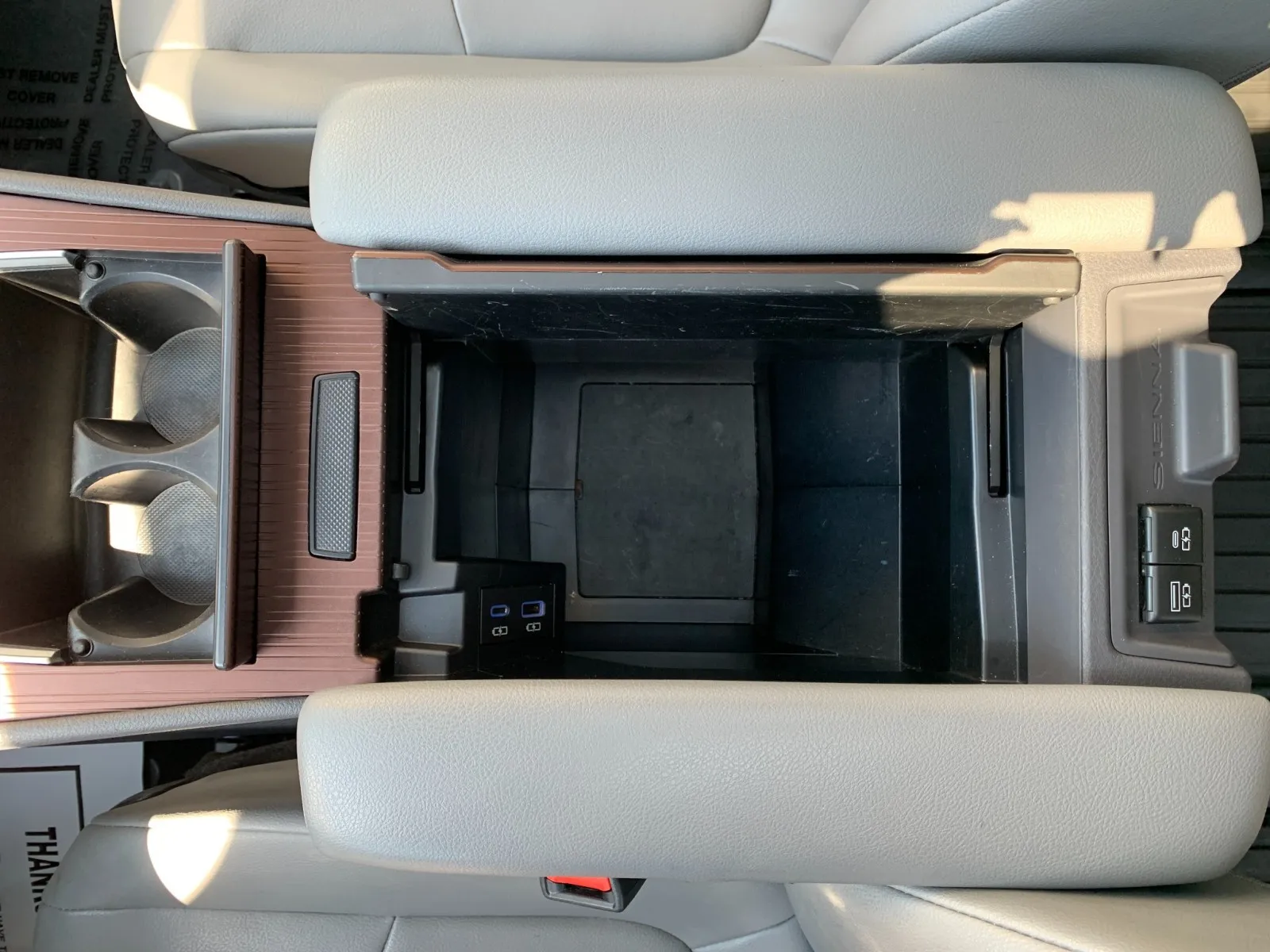 2022 Toyota Sienna XLE - Photo 24