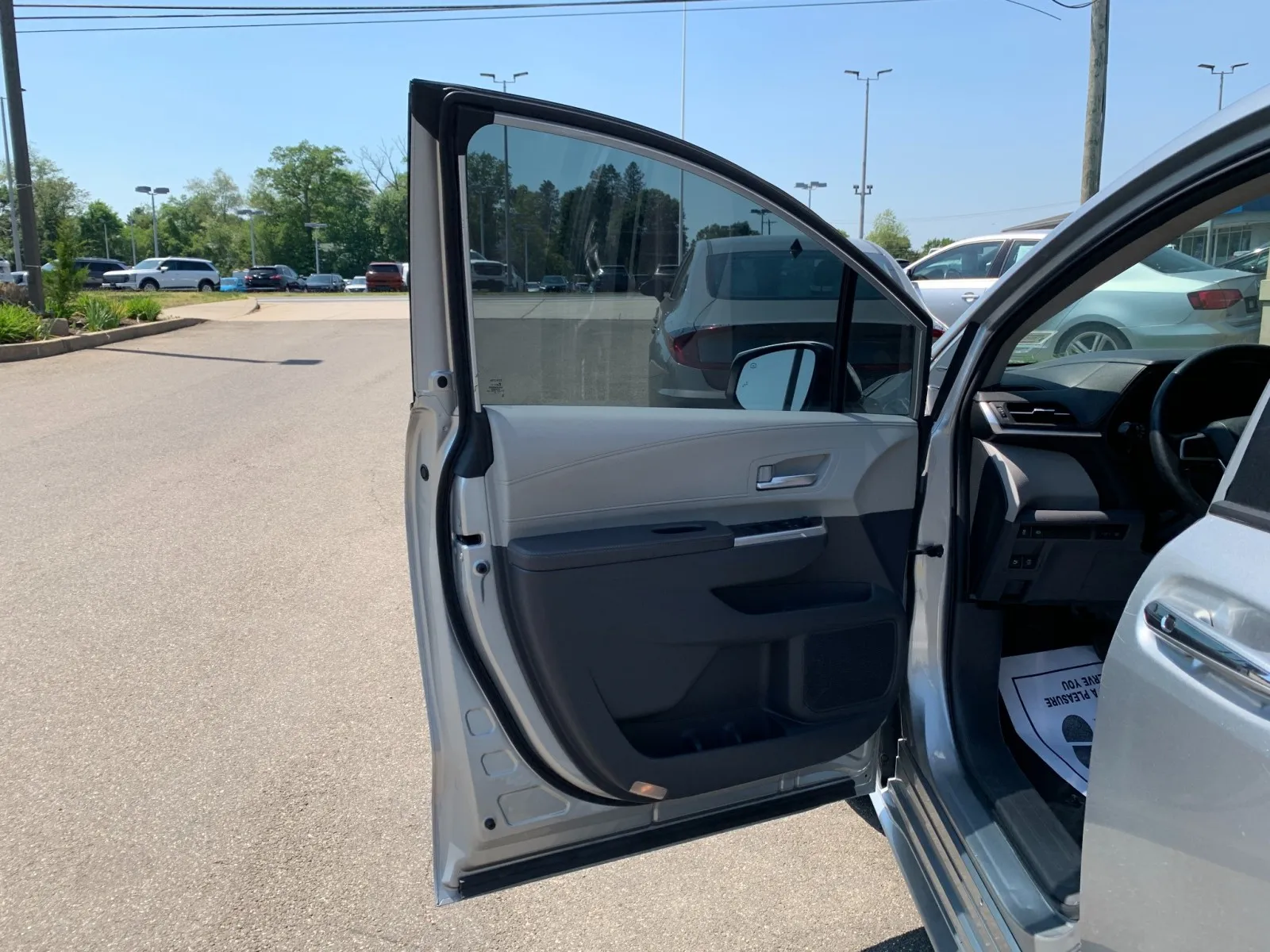 2022 Toyota Sienna XLE - Photo 12
