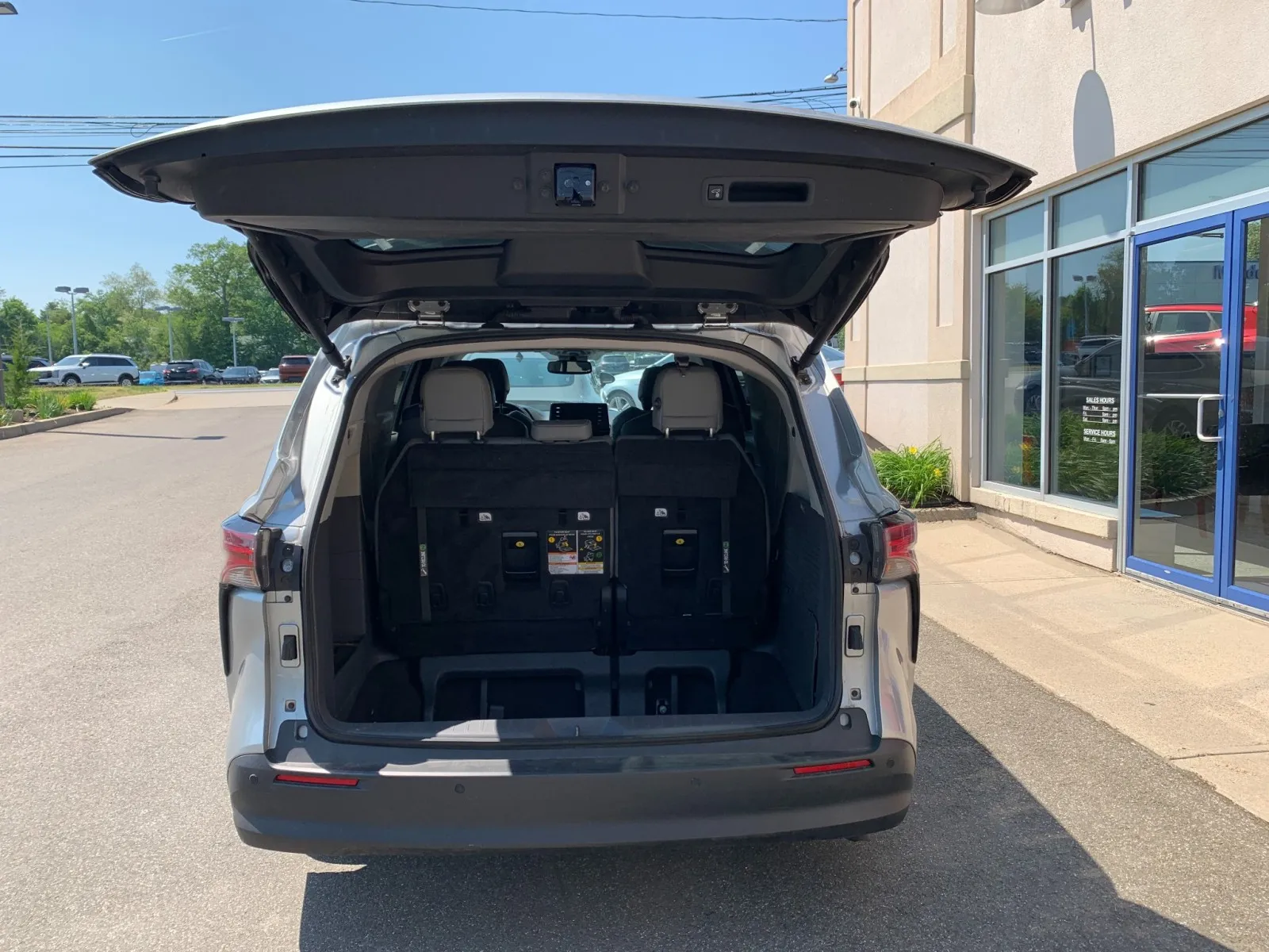 2022 Toyota Sienna XLE - Photo 8