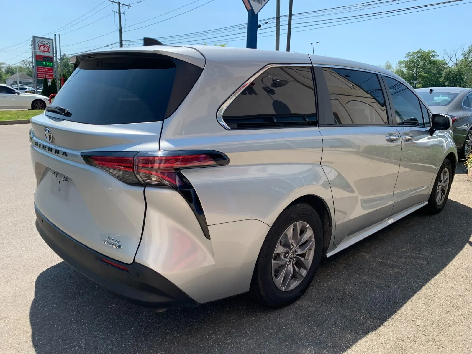 2022 Toyota Sienna XLE - Photo 7