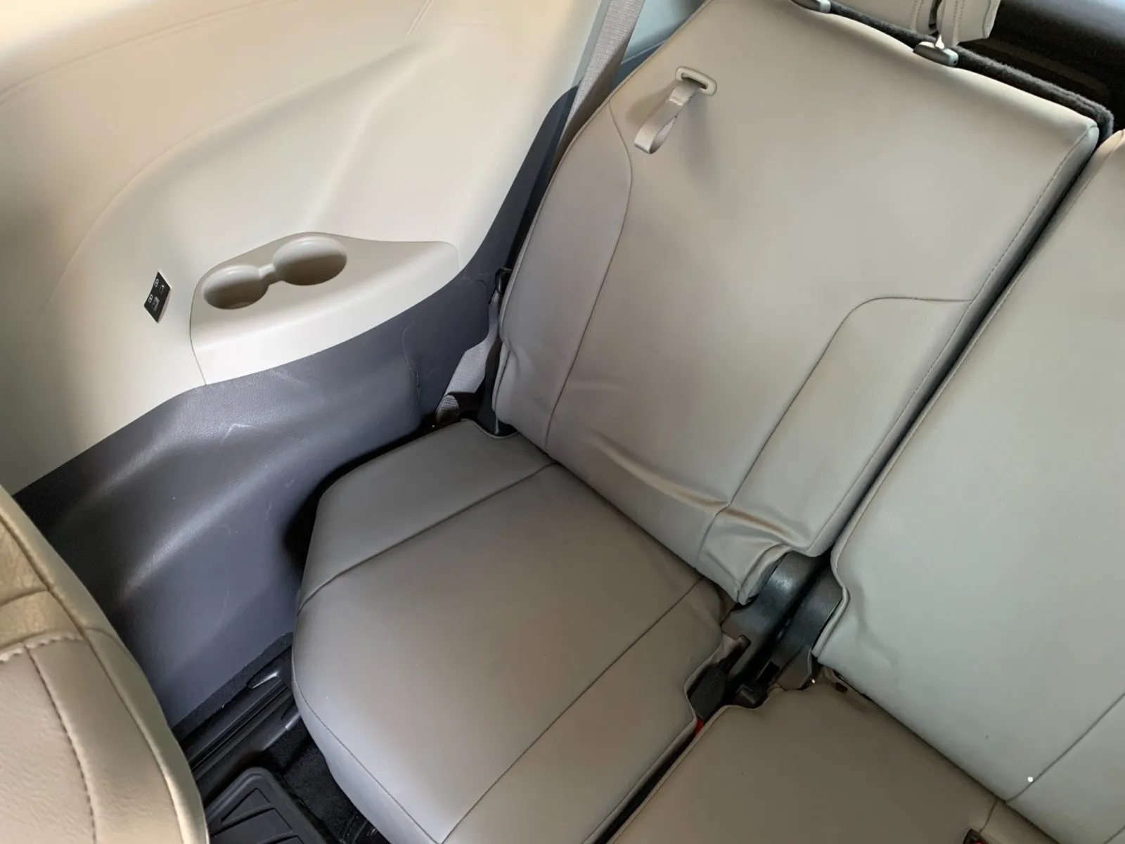 2022 Toyota Sienna XLE - Photo 34