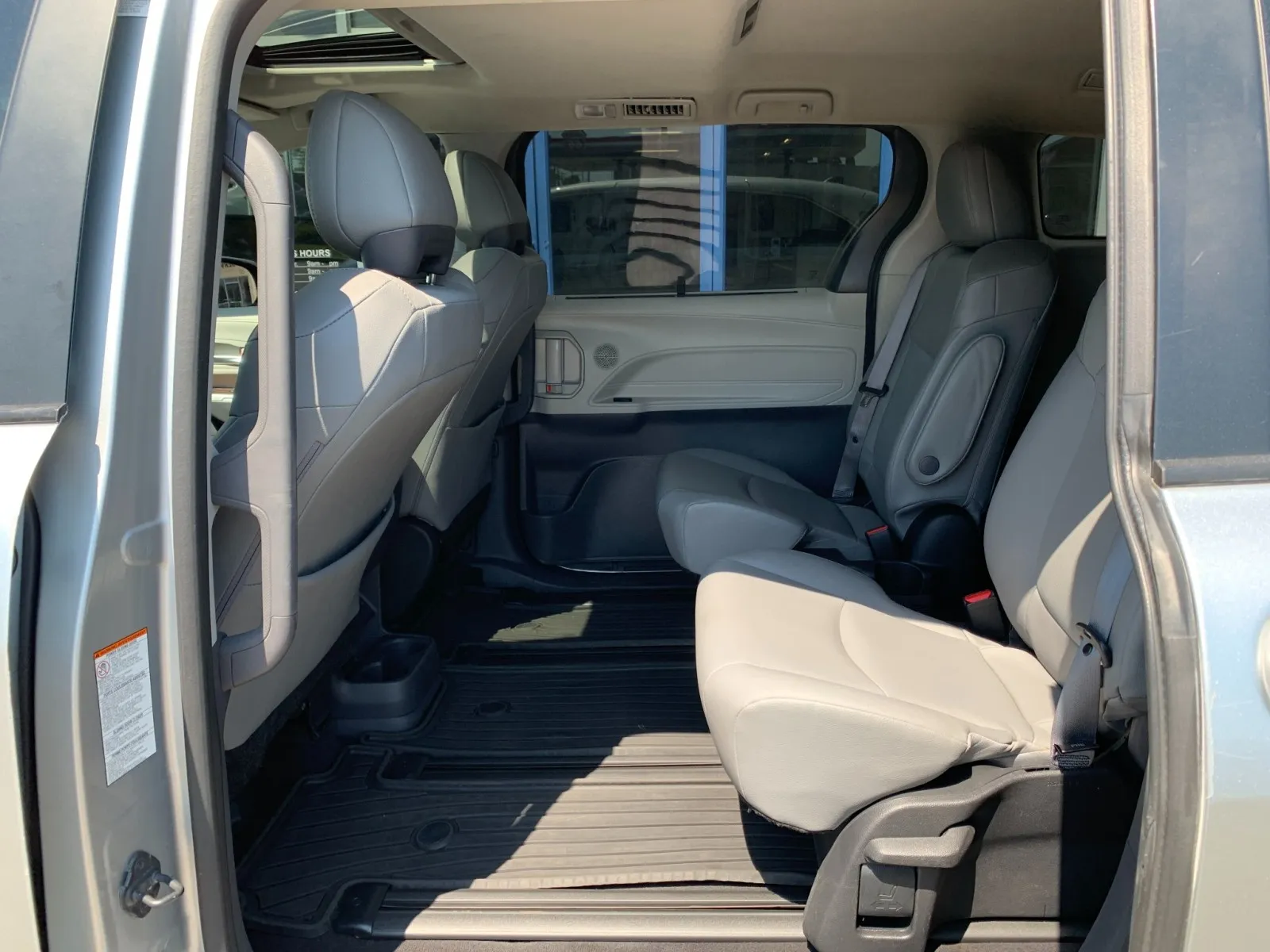 2022 Toyota Sienna XLE - Photo 27