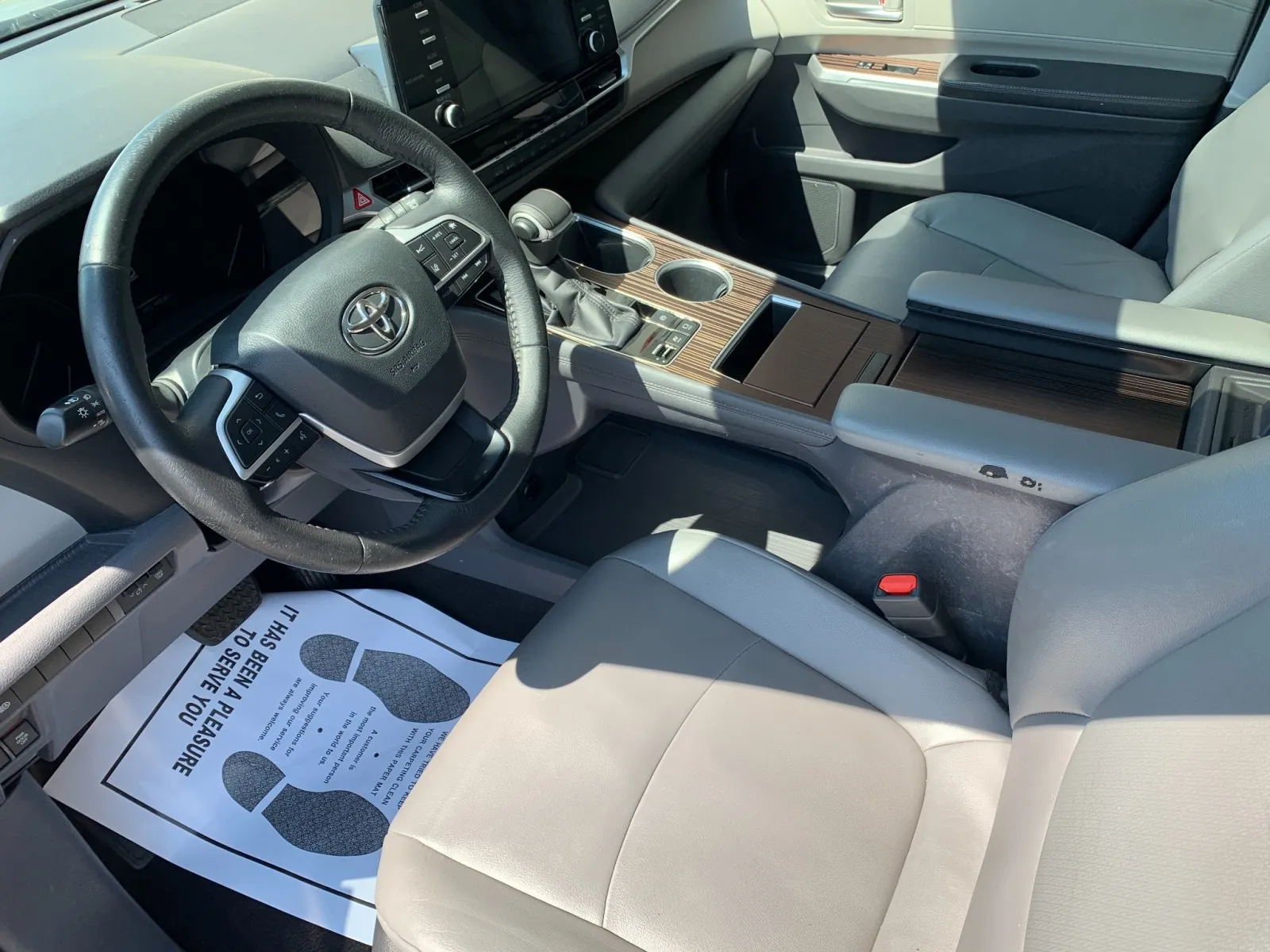2022 Toyota Sienna XLE - Photo 13