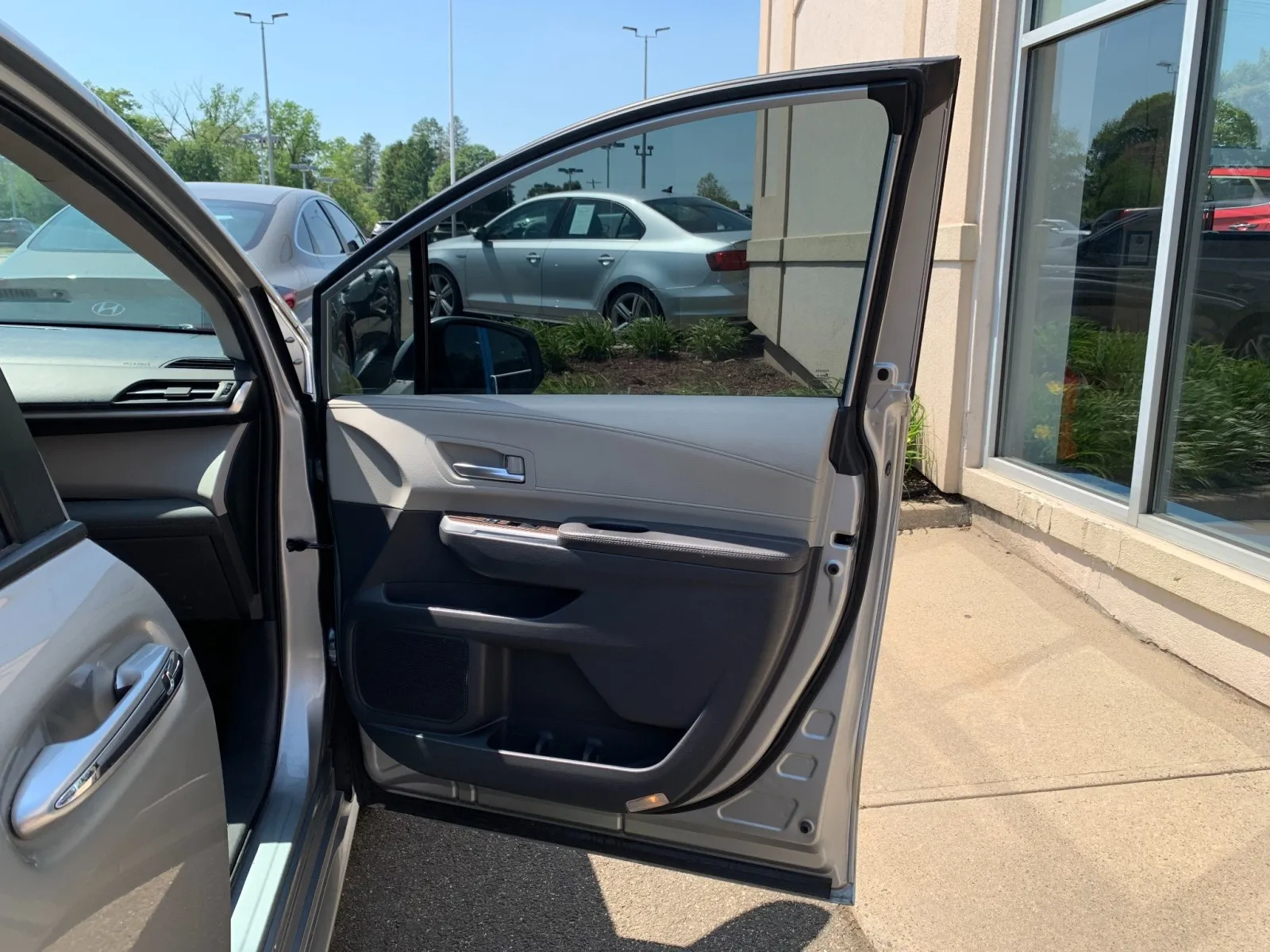 2022 Toyota Sienna XLE - Photo 38