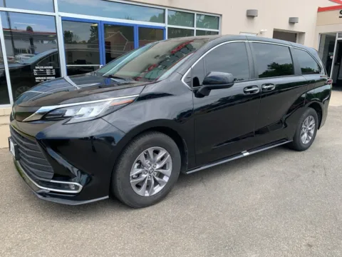 Black 2022 Toyota Sienna XLE for sale in Meriden, CT