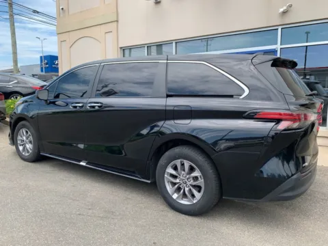 More photos of 2022 Toyota Sienna XLE at Star Auto Sales, CT