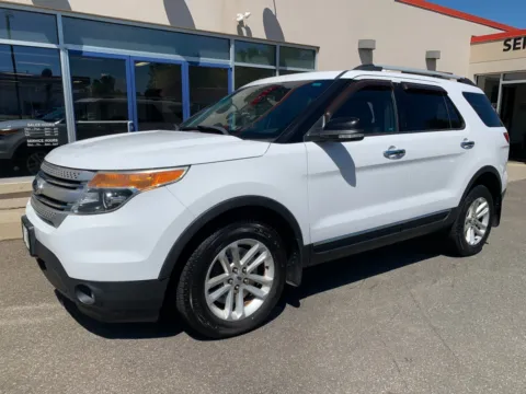 White 2015 Ford Explorer XLT for sale in Meriden, CT