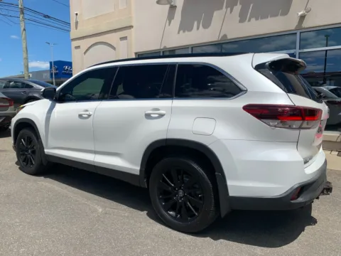 More photos of 2019 Toyota Highlander SE at Star Auto Sales, CT