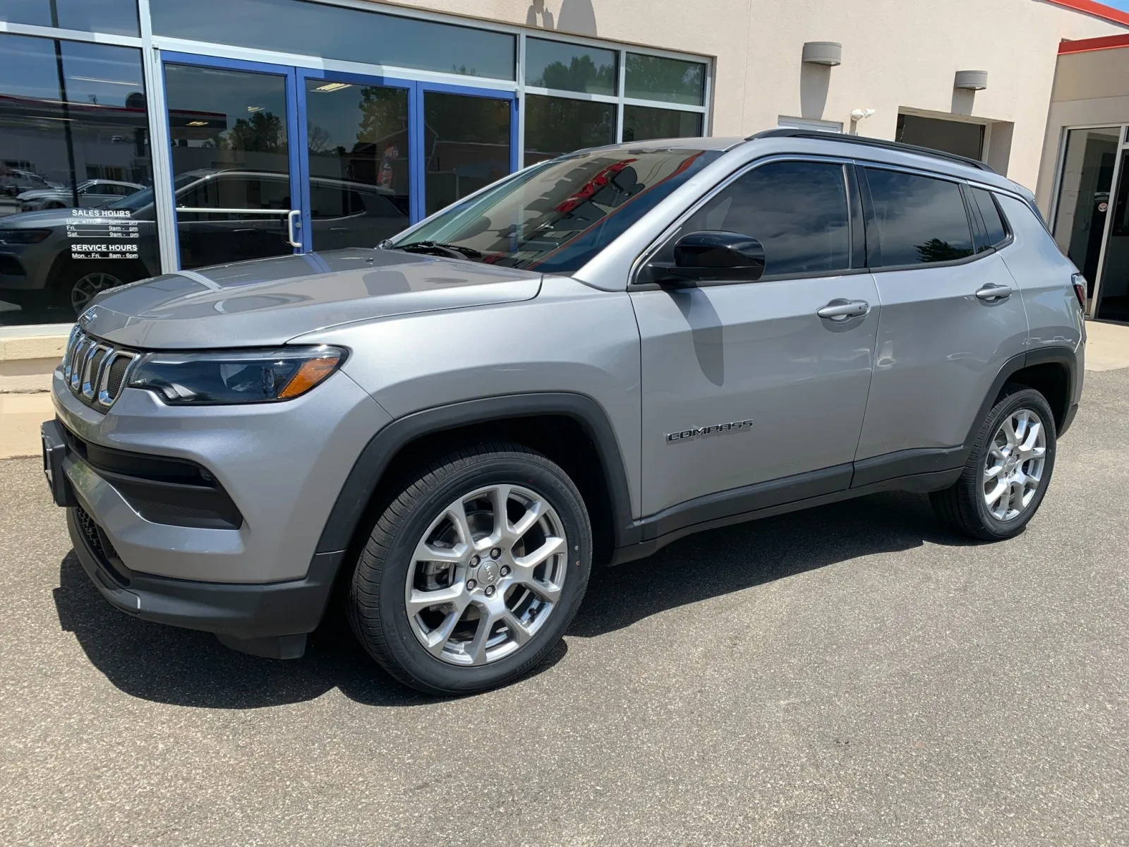 Silver 2022 Jeep Compass Latitude Lux for sale in Meriden, CT