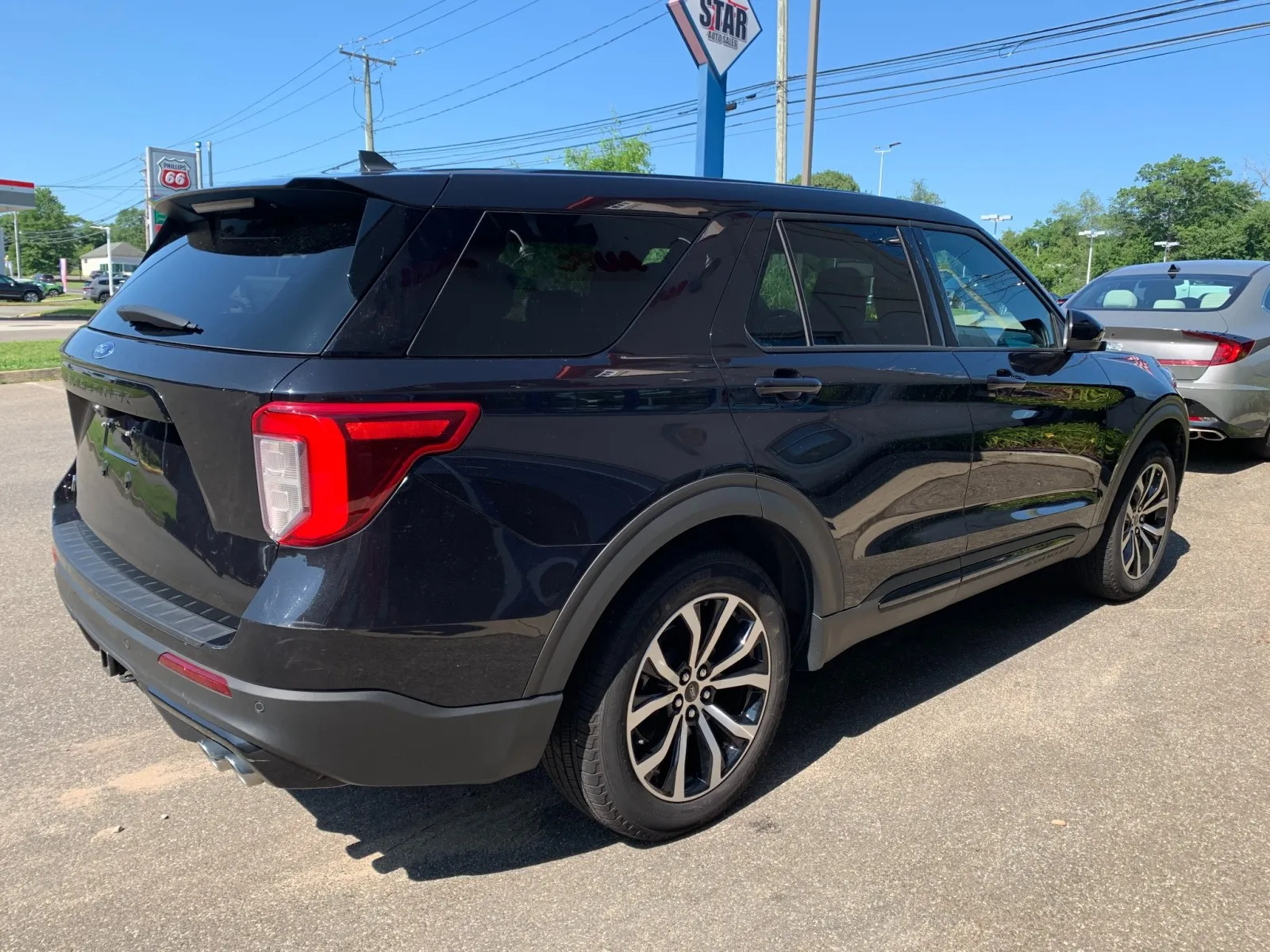 Ford Explorer photo 7