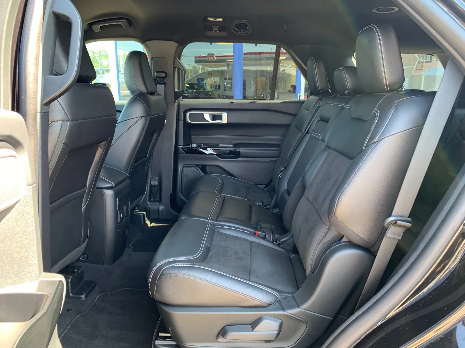 Ford Explorer photo 31