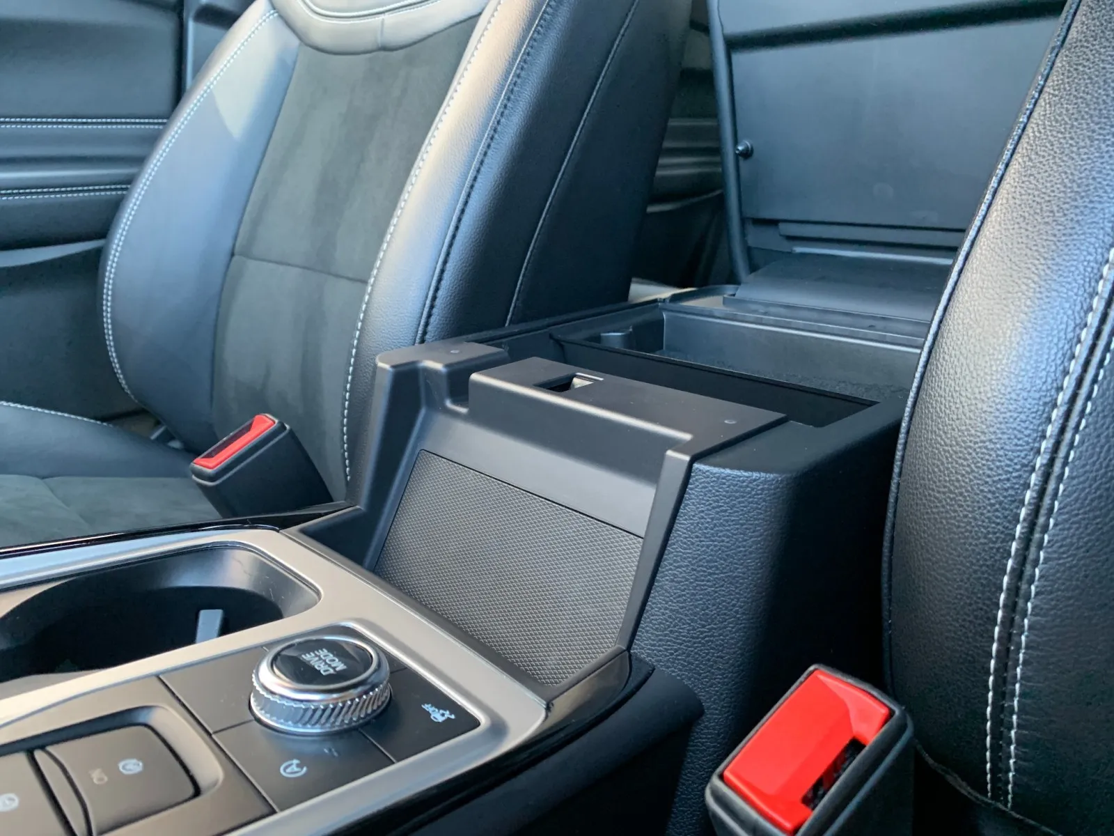 Ford Explorer photo 28