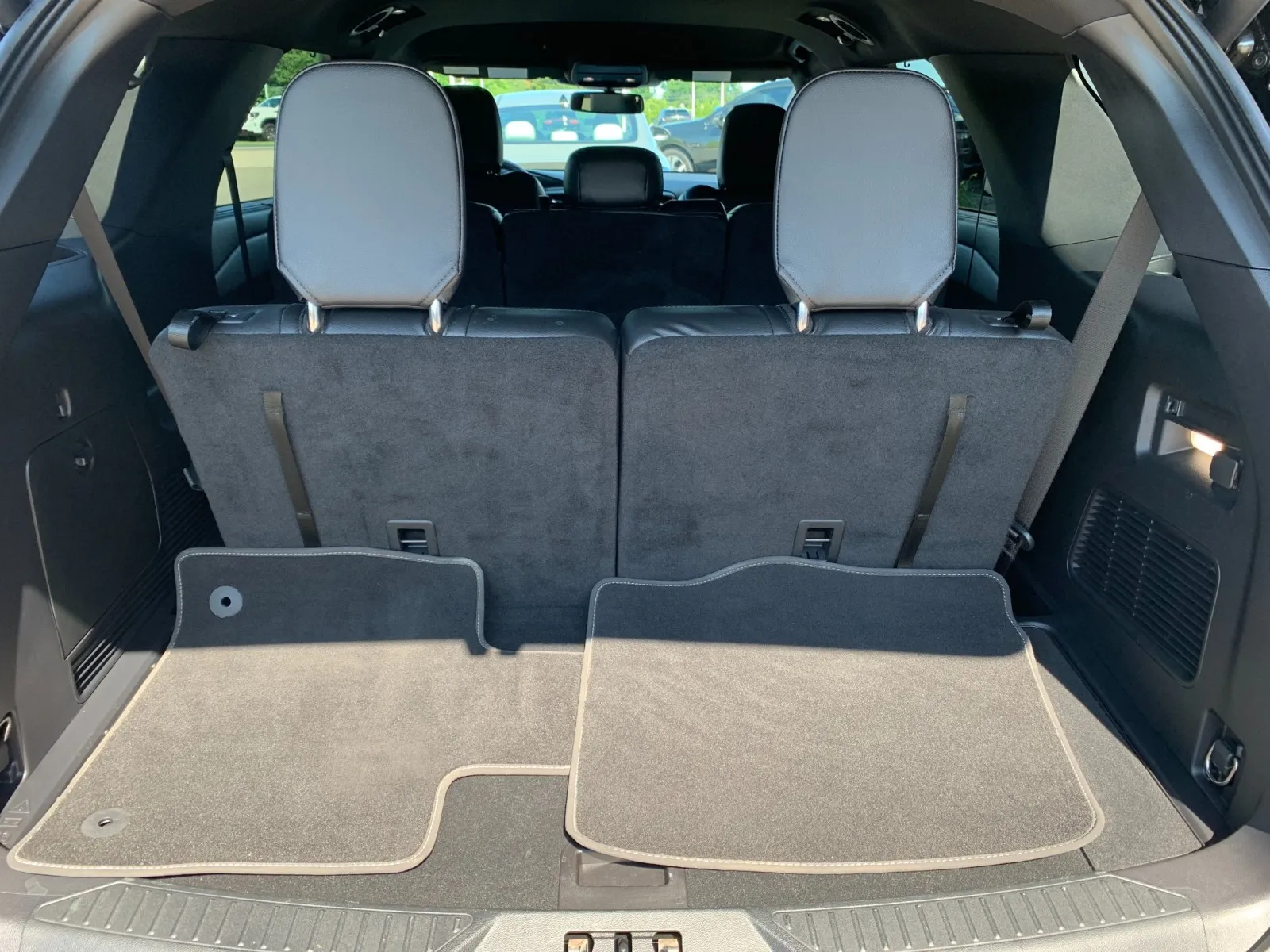 Ford Explorer photo 9