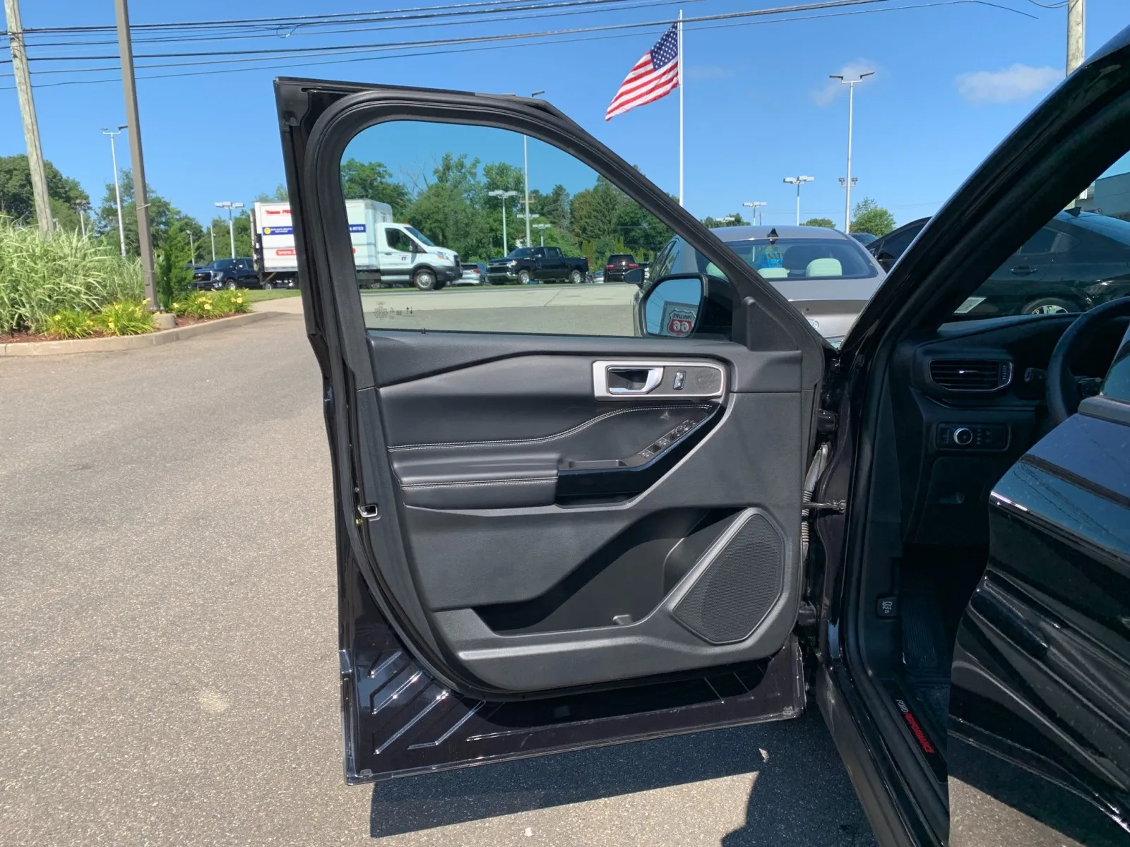 Ford Explorer photo 13