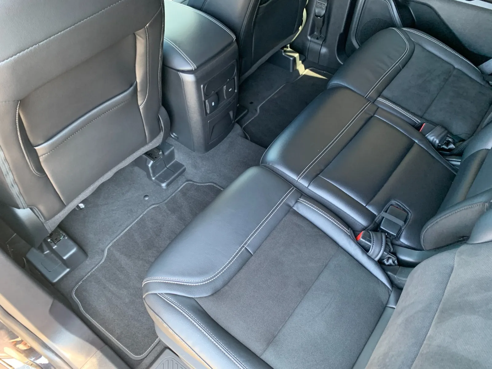 Ford Explorer photo 34