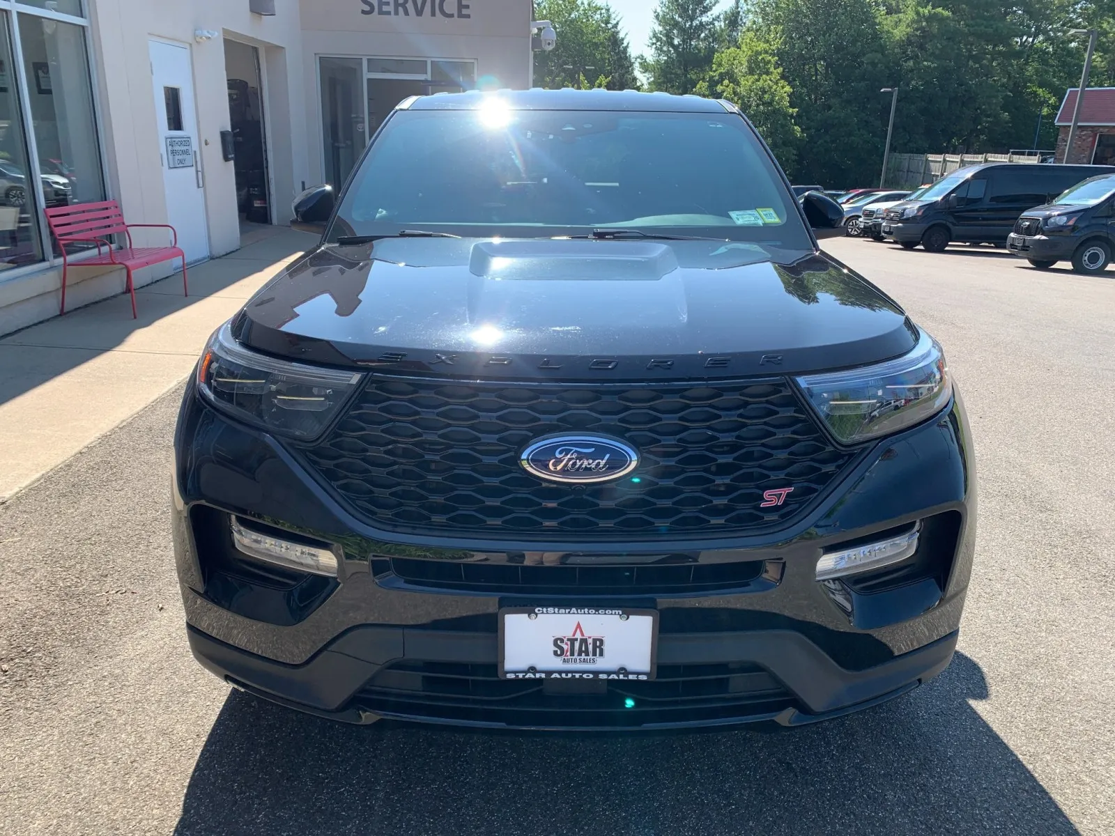 Ford Explorer photo 2