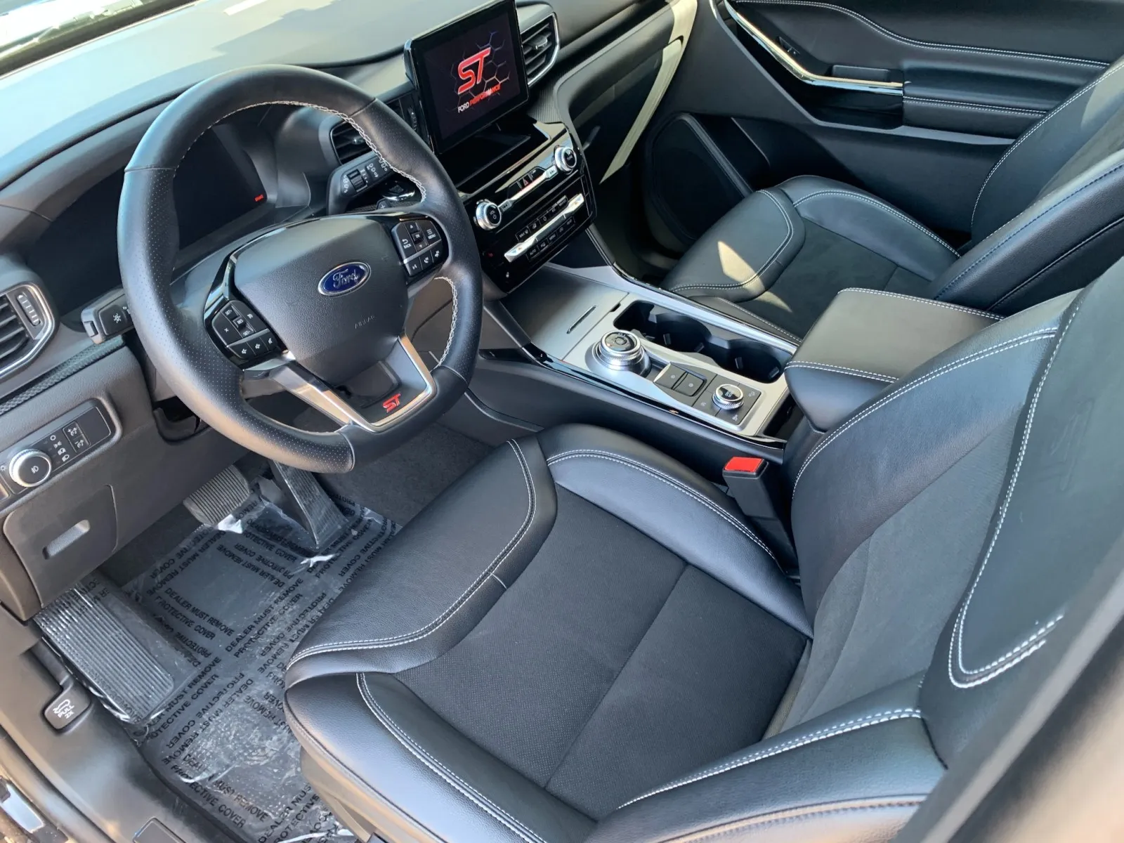 Ford Explorer photo 14