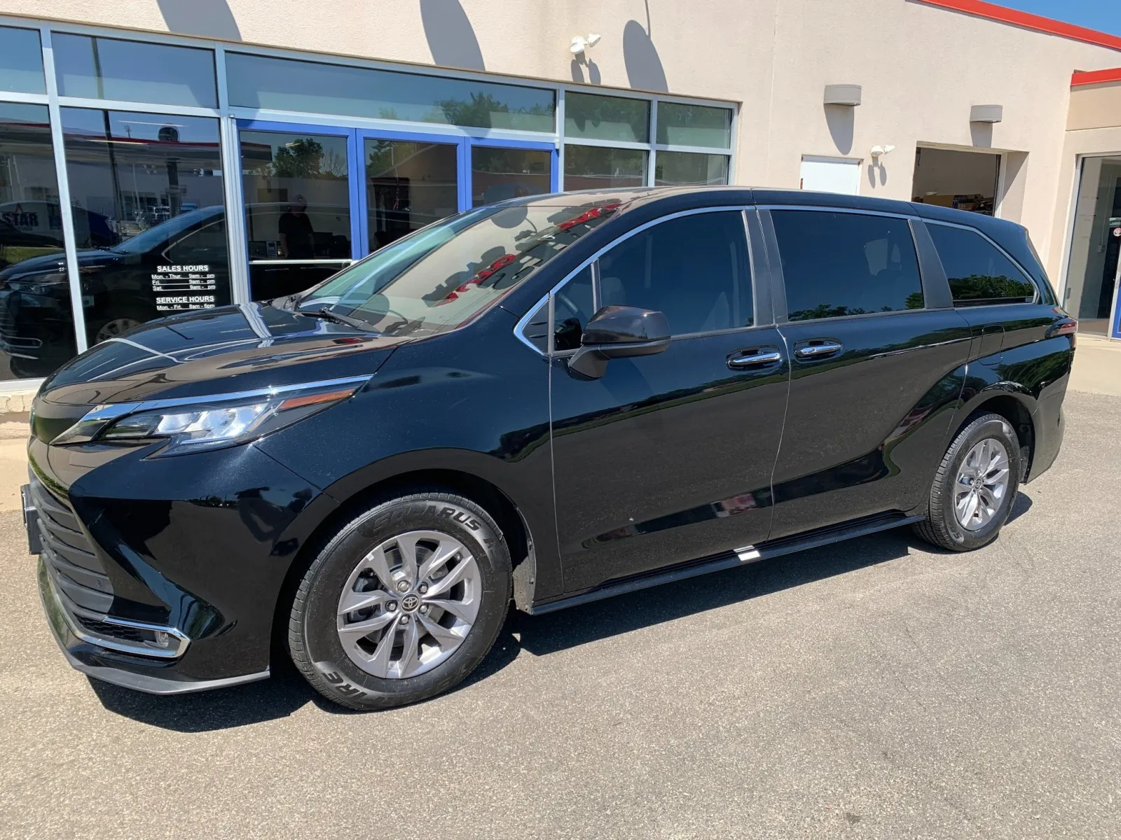 2022 Toyota Sienna XLE for sale in Meriden, CT