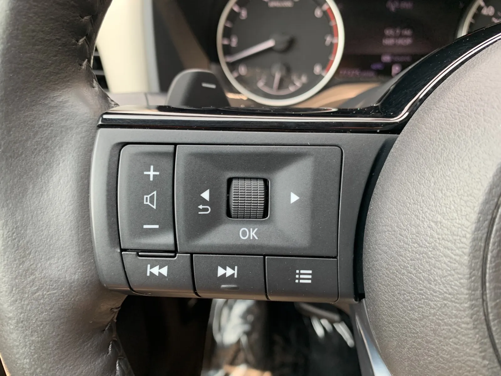 Nissan Rogue photo 16